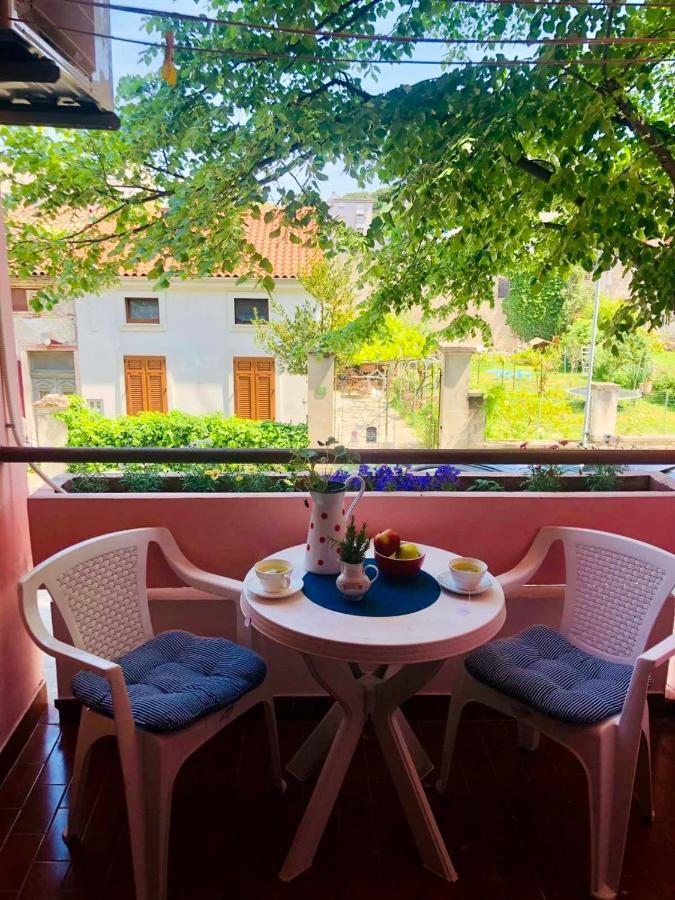 Beautiful Apartment With Balcony Πούλα Εξωτερικό φωτογραφία